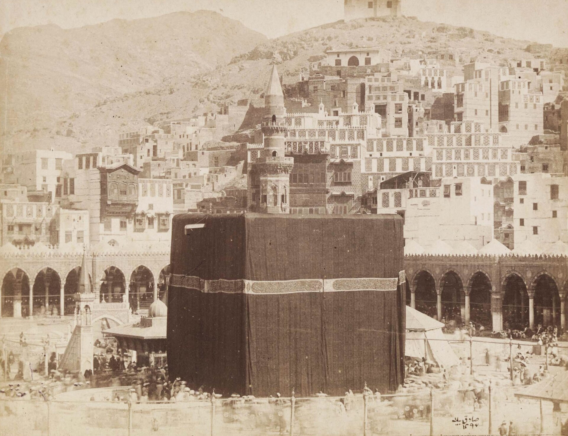 صورة تاريخية للكعبة المشرفة والمسجد الحرام عام 1880