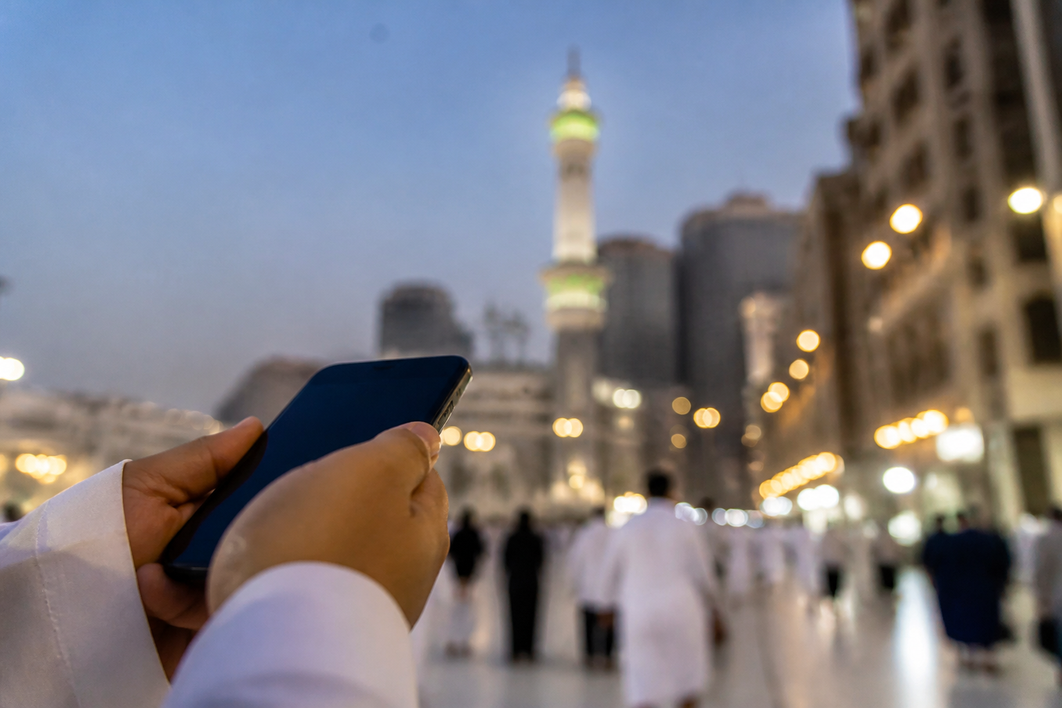 هاتف في شارع مكي عند المساء